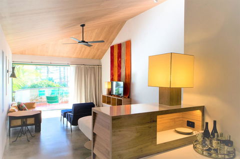 Beach Hotel Resort - Getaway Accommodation 3