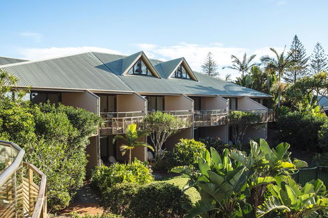 Beach Hotel Resort - Getaway Accommodation 10