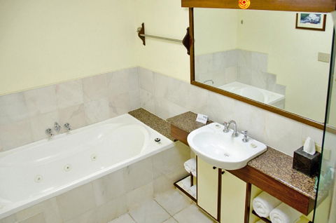 Beach Hotel Resort - Getaway Accommodation 39
