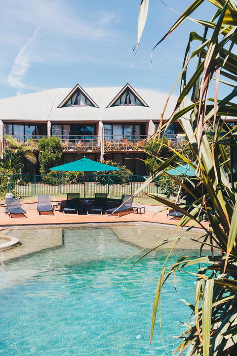 Beach Hotel Resort - Getaway Accommodation 43