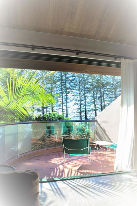 Beach Hotel Resort - Getaway Accommodation 8