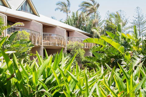 Beach Hotel Resort - Getaway Accommodation 4
