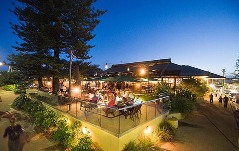 Beach Hotel Resort - Getaway Accommodation 26