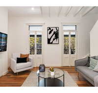 Walk to the city from this renovated heritage gem - Getaway Accommodation