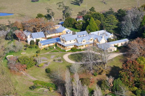 Hillview Heritage Hotel - Getaway Accommodation 0