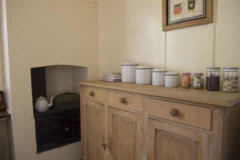 Hillview Heritage Hotel - Getaway Accommodation 3
