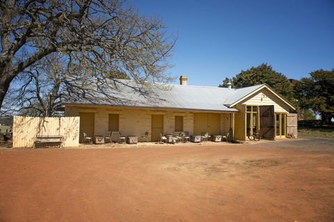 Hillview Heritage Hotel - Getaway Accommodation 1