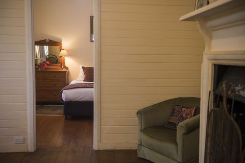 Hillview Heritage Hotel - Getaway Accommodation 2