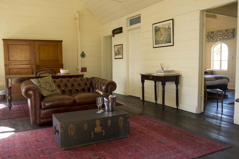 Hillview Heritage Hotel - Getaway Accommodation 28