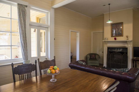 Hillview Heritage Hotel - Getaway Accommodation 4