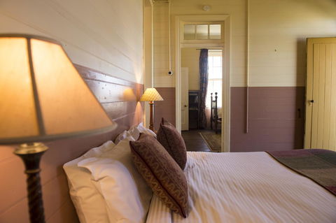 Hillview Heritage Hotel - Getaway Accommodation 42