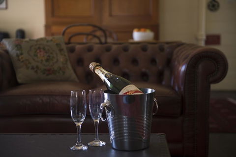 Hillview Heritage Hotel - Getaway Accommodation 25