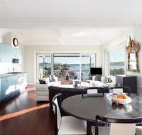 Art Deco Apartment With Breathtaking Water Views - Getaway Accommodation