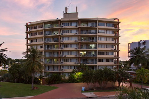 Cullen Bay Resorts - Getaway Accommodation 12