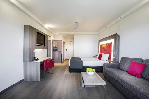 Novotel Darwin CBD - Getaway Accommodation 9