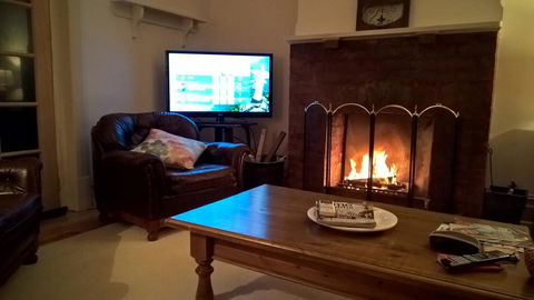 Book Keepers Cottage - Getaway Accommodation 3