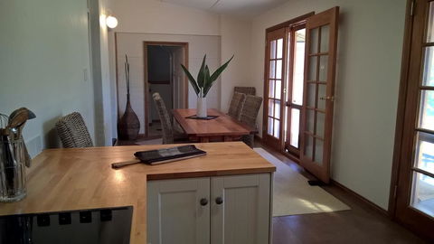 Book Keepers Cottage - Getaway Accommodation 2