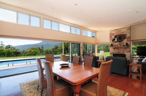Bottlebrush Lodge - Great Views And A Pool! - Getaway Accommodation 2