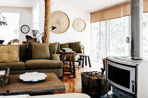 Braebrook - Stunning Farm House! - Getaway Accommodation 0