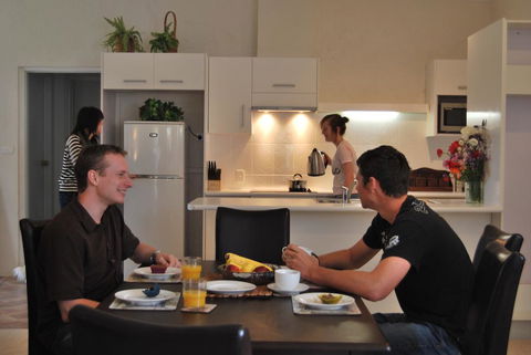 Brayfield Cottage - Getaway Accommodation 1