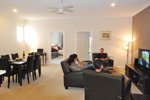 Brayfield Cottage - Getaway Accommodation 0