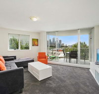 Bridge and Sails - Views of the Bridge and Opera House from this Executive 2BR Apartment in Darlinghurst - Getaway Accommodation