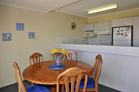 Bright & Comfortable In Quiet Location - Getaway Accommodation 3