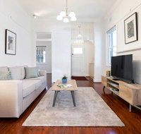 Bright and Elegant Executive 3 Bedroom Family Home - Getaway Accommodation