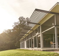 Bundaleer - Architect designed stunning views - Getaway Accommodation