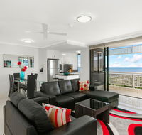 Cairns Luxury Seafront Apartment - Getaway Accommodation