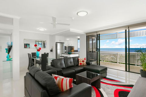Cairns Luxury Seafront Apartment - Getaway Accommodation 0