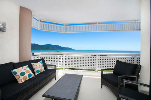 Cairns Luxury Waterfront Apartment - Getaway Accommodation 3