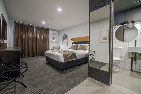 CBD Motor Inn - Getaway Accommodation 0