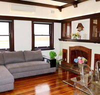 Charming  Cosy Home With City Views - Getaway Accommodation