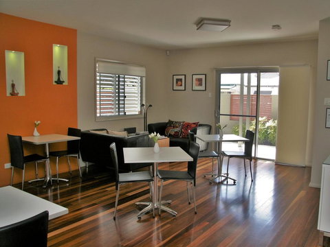 Chaucer Palms Boutique B&B - Getaway Accommodation 2