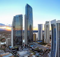 Circle on Cavill - HR Surfers Paradise - Getaway Accommodation
