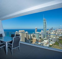 Circle on Cavill - Private Apartments - Getaway Accommodation