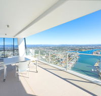 Circle On Cavill 52nd Floor Spacious Skyhome Apartment - Getaway Accommodation