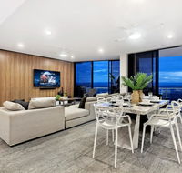Circle On Cavill Subpenthouse - Getaway Accommodation