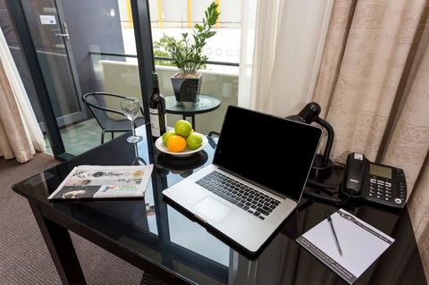 Clarendon Hotel - Getaway Accommodation 2