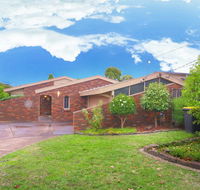 Classic Double Brick Garden House - Getaway Accommodation