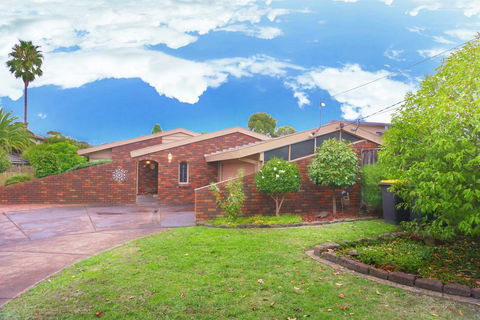 Classic Double Brick Garden House - Getaway Accommodation 0