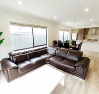Comfortable 4BR 2Bath House Tarneit Melbourne - Getaway Accommodation