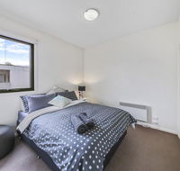 Comfy 2BR Suite Near Flemington Races FREE Parking - Getaway Accommodation