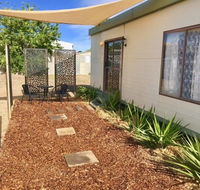 Cute Private Studio Flat with AIRCON - Getaway Accommodation