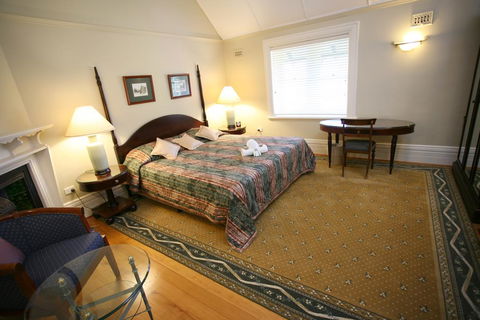 Darcy's Hotel - Getaway Accommodation 3