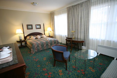 Darcy's Hotel - Getaway Accommodation 1