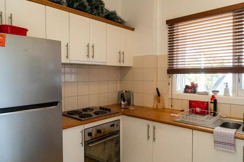 Delightful 3 Bedroom Apartment Near Chapel Street In St Kilda - Getaway Accommodation 2