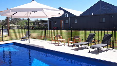 Dubbo Rhino Lodge - Getaway Accommodation 1