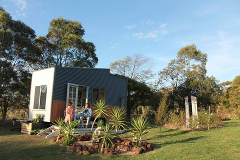 Dyl & Lil's Tiny House On Wheels - Getaway Accommodation 1